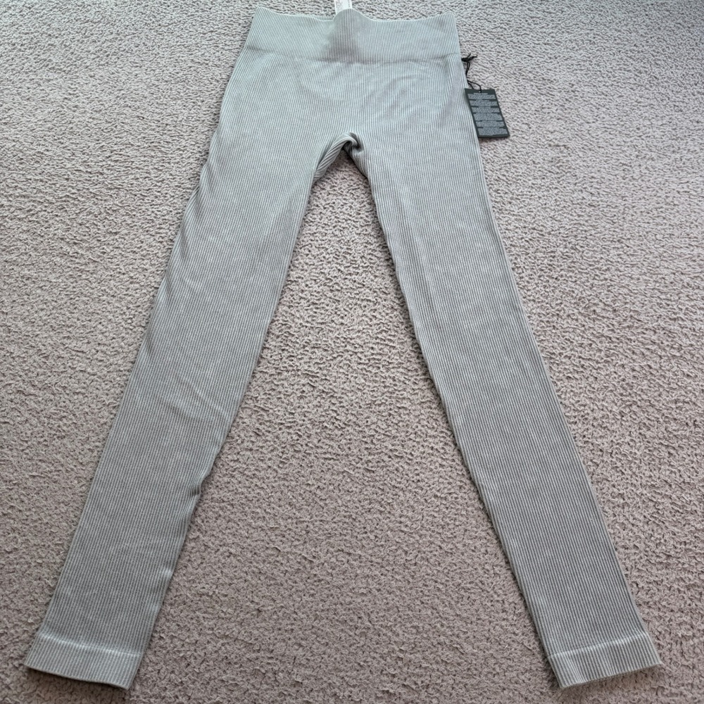 Forever 21 Harbor Grey Ribbed Seamless Leggings Women Medium Gym Running NWT